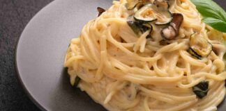 Pasta fredda cremosa con zucchine e yogurt