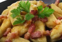Senza dover accendere il forno e friggere prepari delle patate allo speck croccanti, questo si che sarà il contorno da URLO Patate allo speck croccanti in padella RicettaSprint