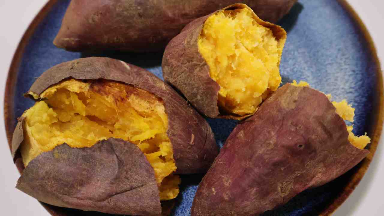 Patate schiacciate al forno