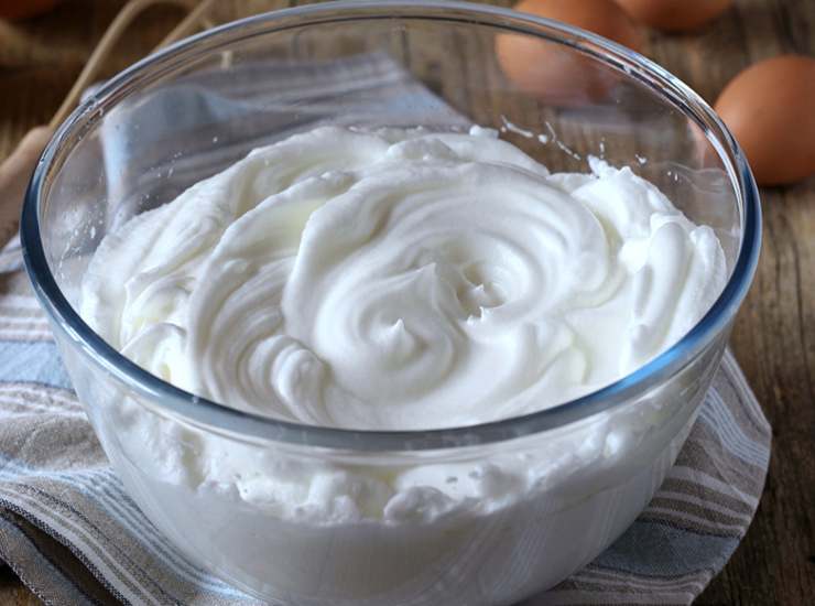 Pavlova ai frutti rossi RicettaSprint