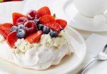 Pavlova ai frutti rossi RicettaSprint