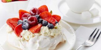 Pavlova ai frutti rossi RicettaSprint