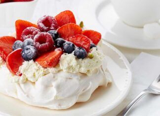 Pavlova ai frutti rossi RicettaSprint