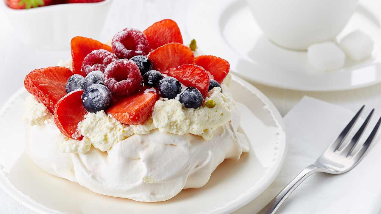 Pavlova ai frutti rossi RicettaSprint