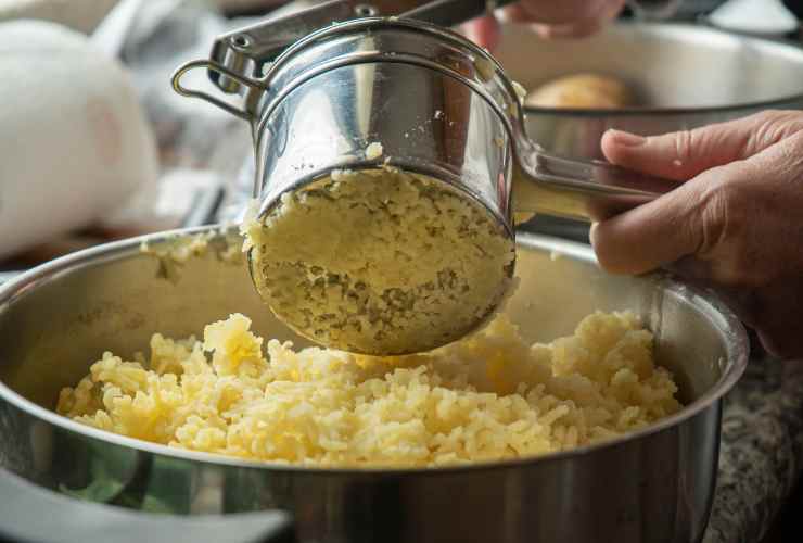 Pizza di patate con speck e provola RicettaSprint