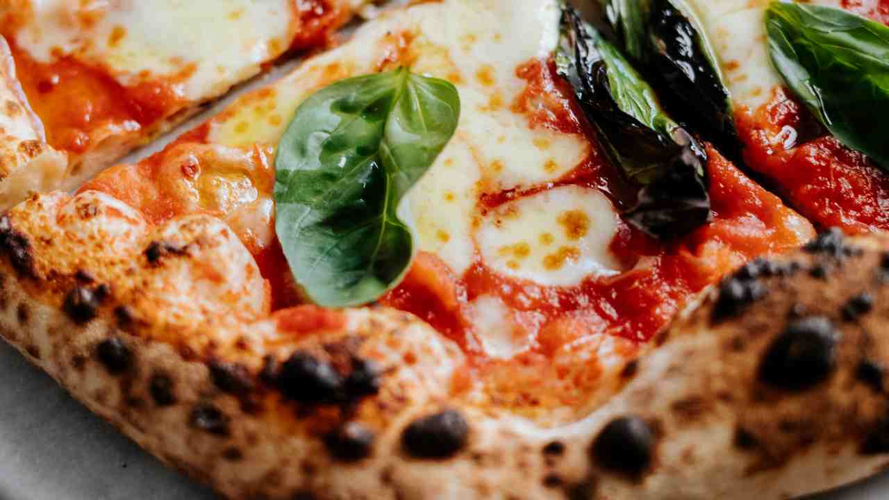 Pizza leggerissima che non fa ingrassare - RicettaSprint