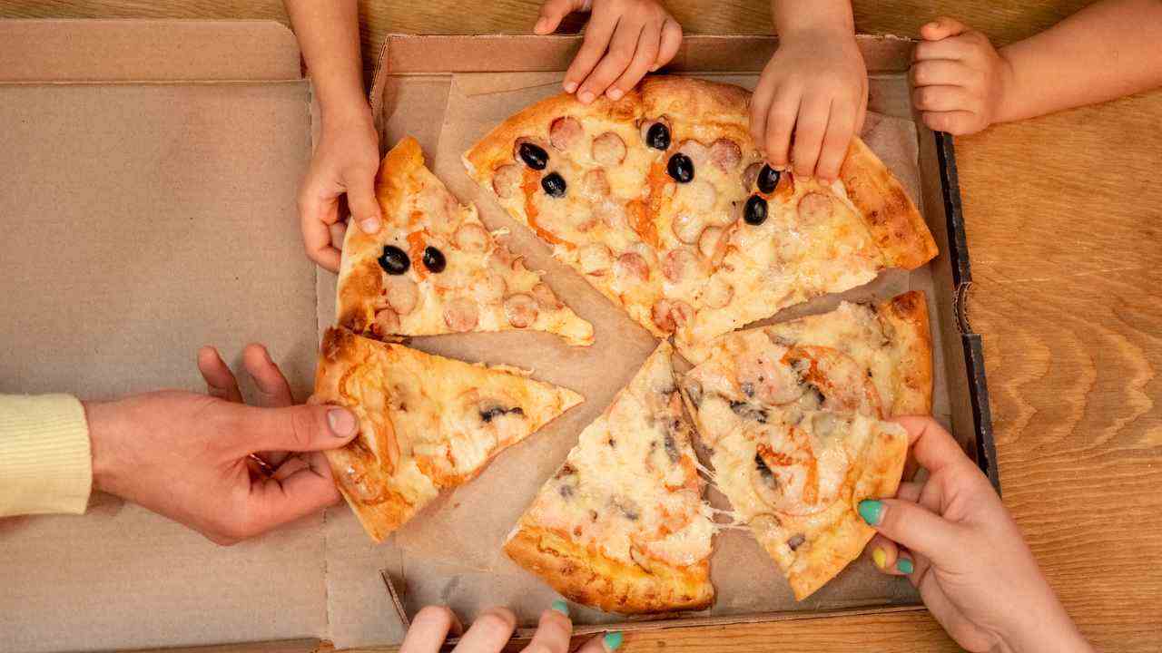 Pizza quanto impieghiamo a digerirla - RicettaSprint