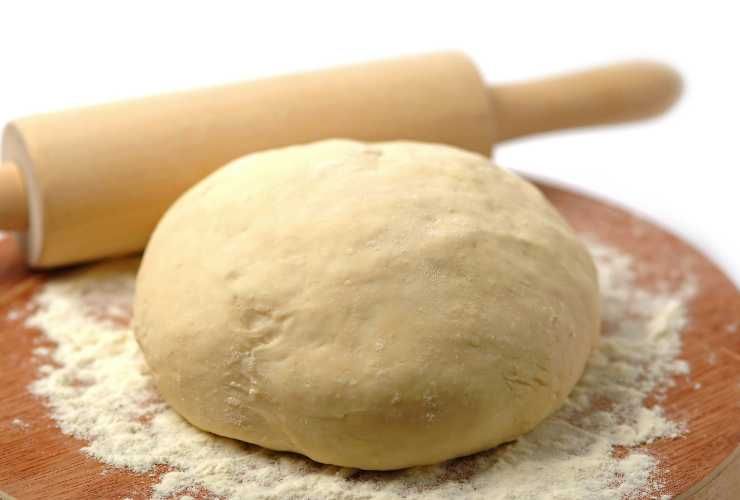 Pizza senza forno e senza lievitazione - RicettaSprint
