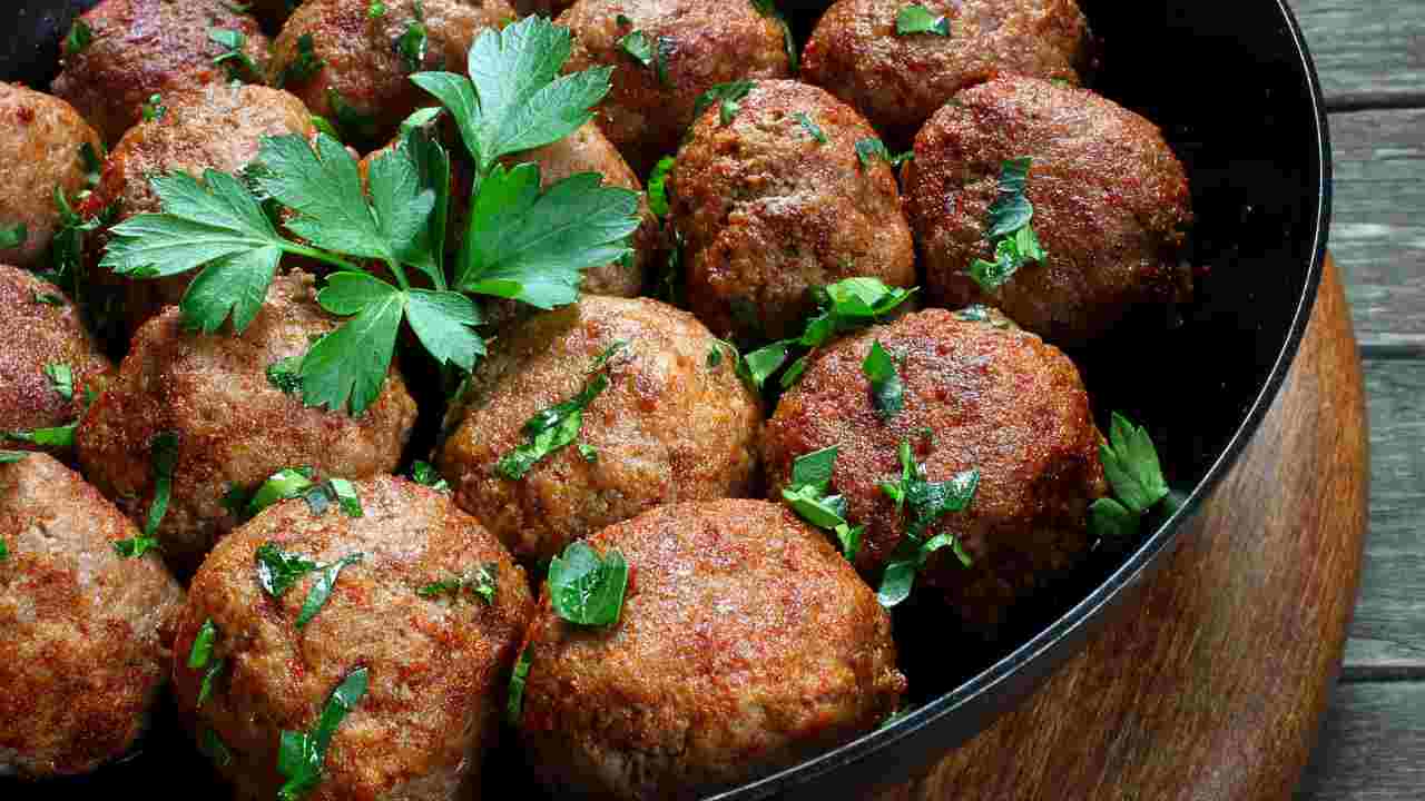 Polpette fritte ripiene di mortadella e provola RicettaSprint