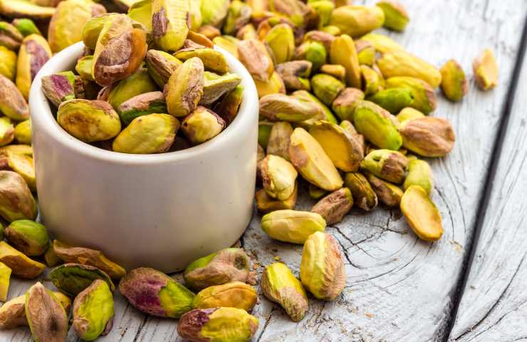 Pistacchi in ciotola