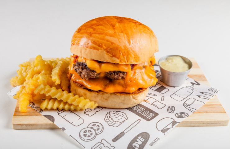 Hamburger e patatine