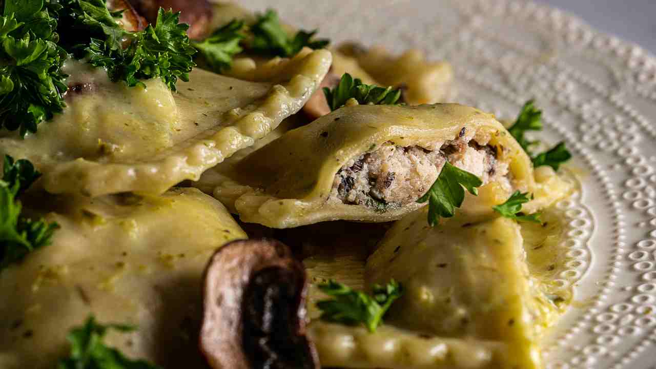 Ravioli con ripieno ai funghi - RicettaSprint