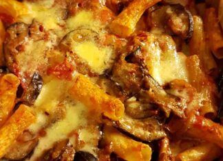 Rigatoni e melanzane, pomodoro e mozzarella, tutto in forno 20 minuti. Altro che lusso, extra lusso
