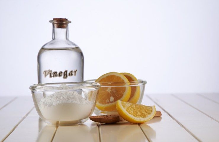 Aceto con limone e bicarbonato di sodio