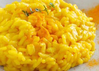 Risotto alla curcuma leggerissimo - RicettaSprint