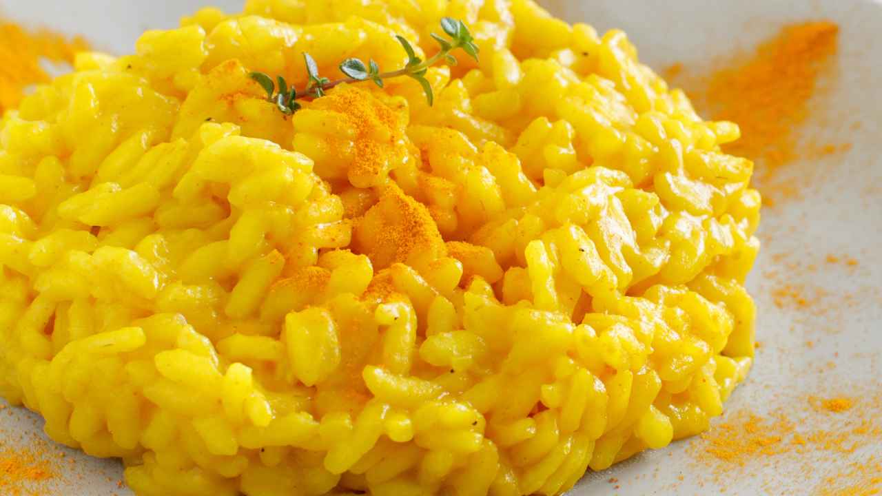 Risotto alla curcuma leggerissimo - RicettaSprint