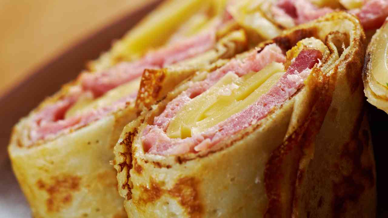 Rotolo di patate con prosciutto e formaggio - RicettaSprint