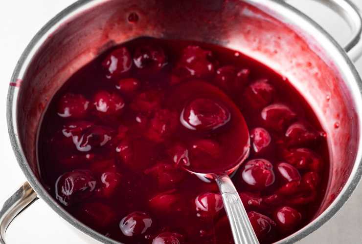 Sbriciolata deliziosa alle ciliegie - RicettaSprint