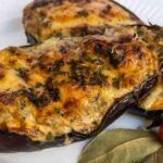 Scarponi di melanzane con salsicce e provolone
