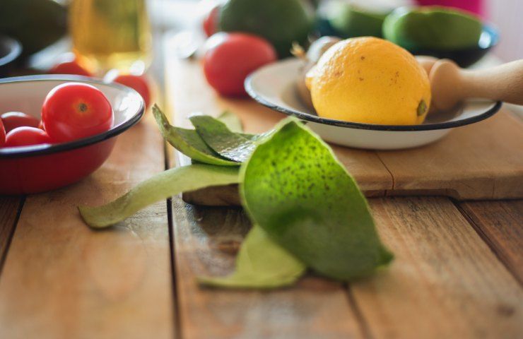 Buccia dell'avocado