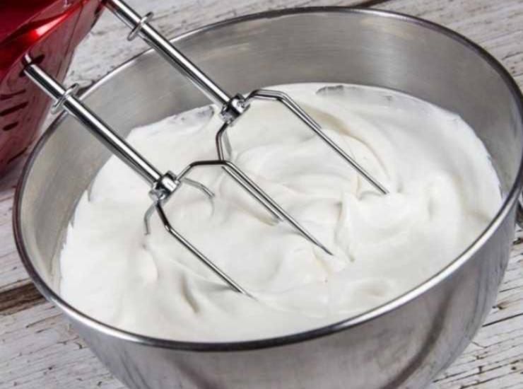 Sfogliatine con panna e fragole RicettaSprint