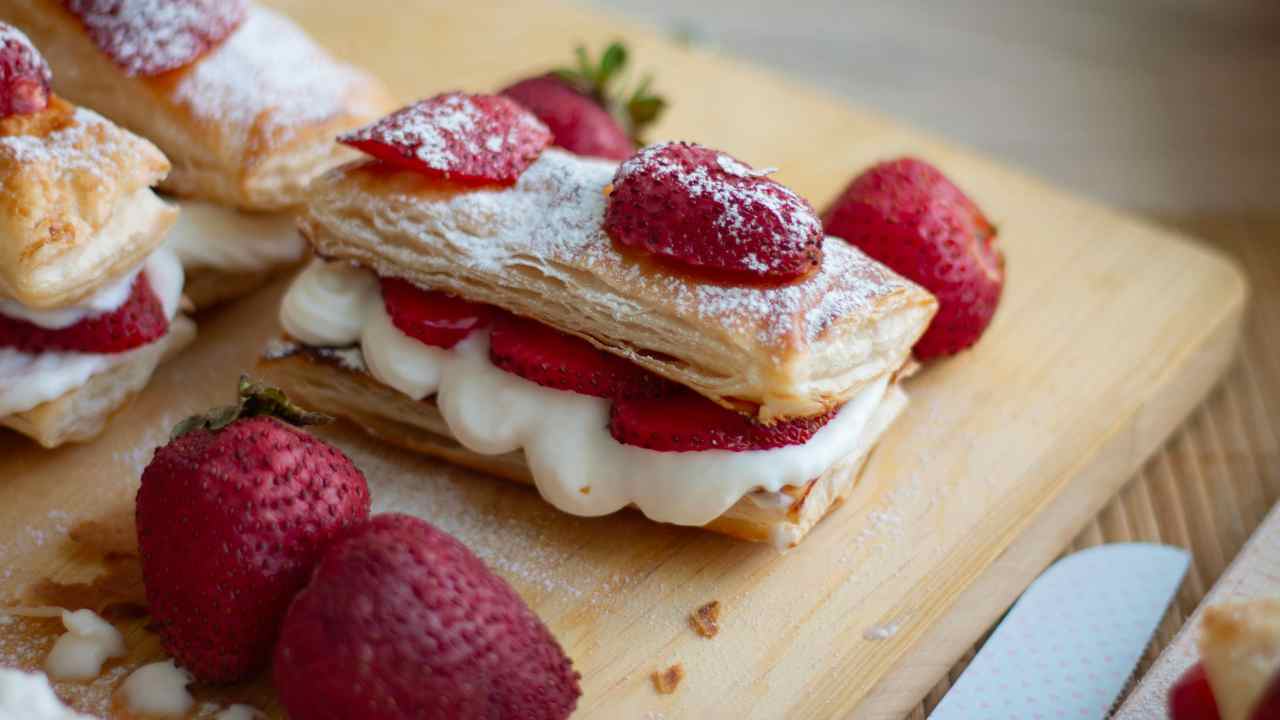 Sfogliatine con panna e fragole RicettaSprint