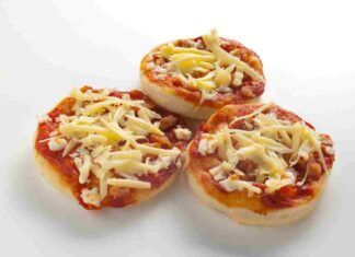 sono tre ingredienti e tanto soddisfazione quando mi prende la voglia di pizza ma non ho tempo né voglia di impastare faccio queste