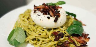 Spaghetti pesto burrata e guanciale