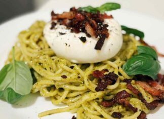 Spaghetti pesto burrata e guanciale