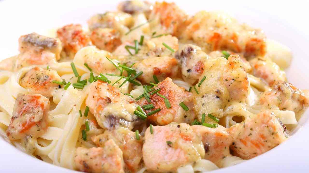 Tagliatelle al salmone