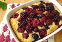 Niente uova, zucchero e burro eppure ho preparato la torta ai frutti di bosco per colazione, extra golosità e sofficità, chi l’avrebbe detto Torta ai frutti bosco senza uova burro e zucchero RicettaSprint