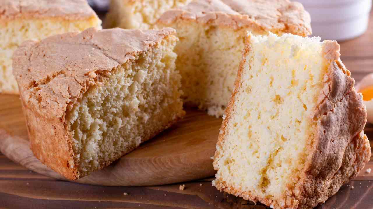 Torta al cocco senza zucchero e burro