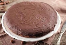 Torta di avena e caffè in padella, senza bilancia e con meno di 100 kcal: il dolce leggero più sfizioso d’estate! Torta di avena e caffè in padella