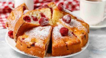 Ho messo insieme ricotta, lamponi e 2 cucchiai di farina: è una torta nuvola inventata da me, ma ha fatto impazzire chiunque