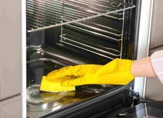 bicarbonato e del limone per pulire il forno