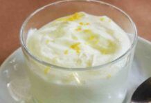 Una mousse al limone é quello che ci vuole per terminare il pranzo, meglio se leggera: ti basta un solo ingrediente