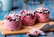 Non è un dolce, è una goduria fredda: bavarese ai frutti di bosco, pronta in pochi gesti ma effetto wow garantito Bavarese ai frutti di bosco