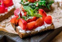Bruschette con le fragole RicettaSprint
