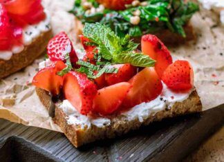 Bruschette con le fragole RicettaSprint