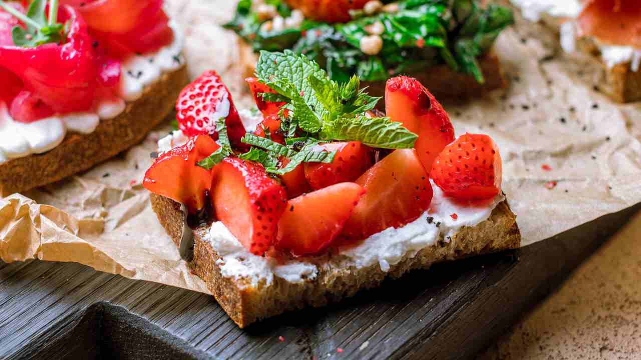 Bruschette con le fragole RicettaSprint