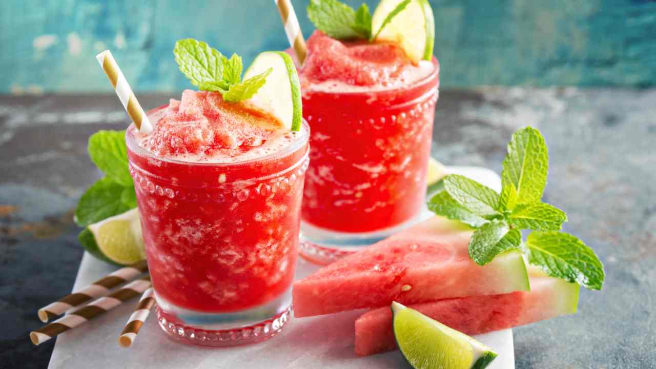 Un cocktail analcolico bello freddo