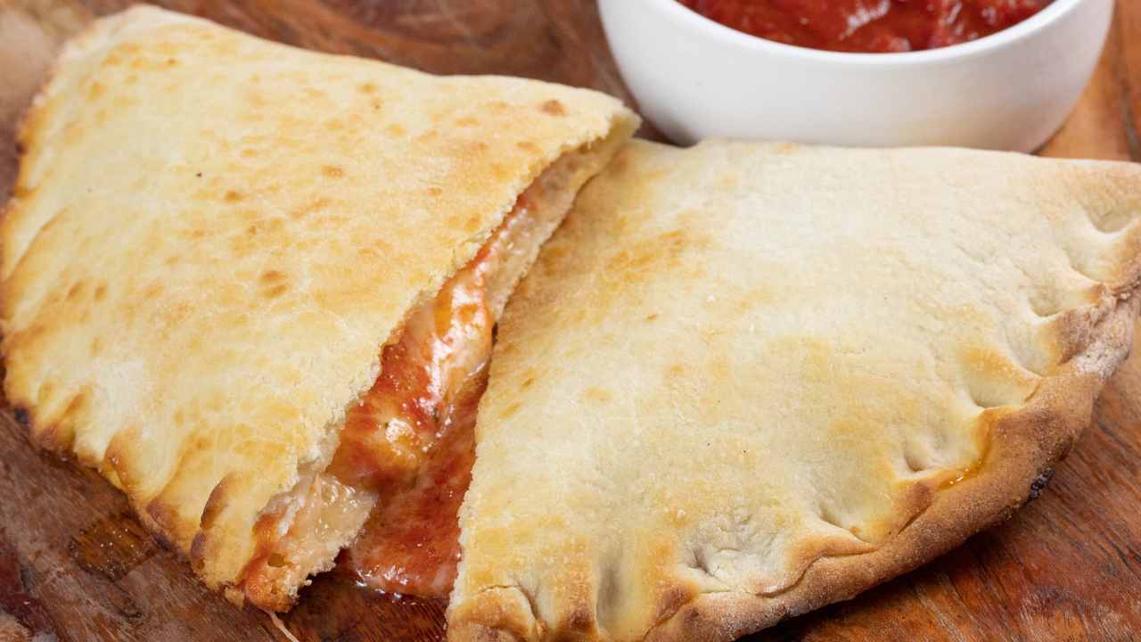Calzoni ripieni di melanzane e mozzarella RicettapSprint