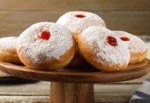 Ho fatto tanti esperimenti ma con questa ricetta riesco a fare delle ciambelle ripiene light talmente soffici che si sciolgono in bocca Ciambelle ripiene al forno ripiene RicettaSprint