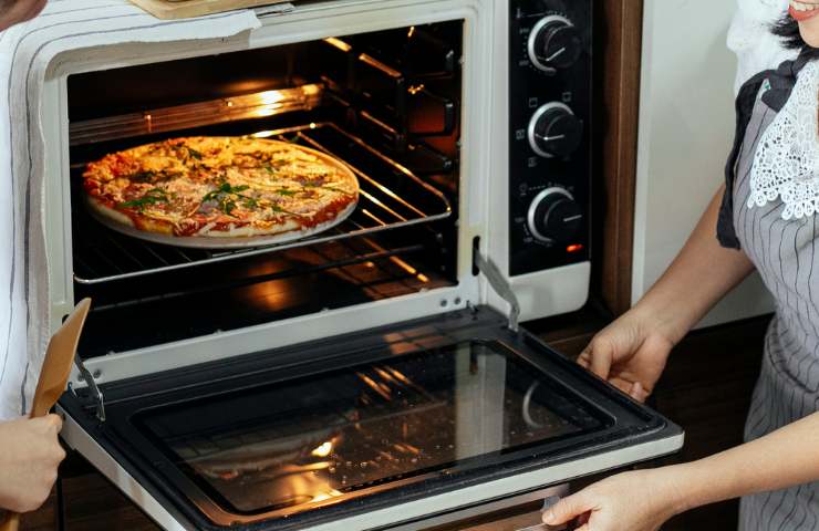 Pizza nel forno