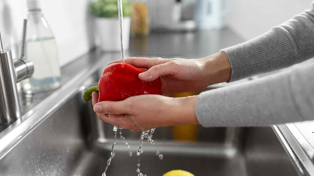 Come lavare frutta e verdura - RicettaSprint