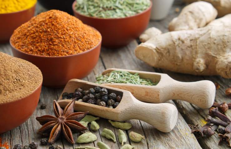 Spezie ed erbe aromatiche varie
