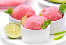 Con il cocomero avanzato faccio il sorbetto più veloce del mondo, non serve la gelatiera e nemmeno lo zucchero Con il cocomero avanzato faccio il sorbetto più veloce del mondo, non serve la gelatiera e nemmeno lo zucchero