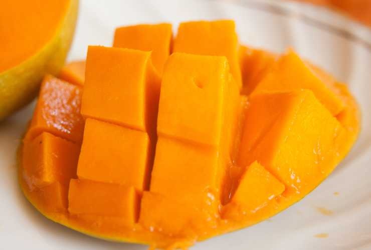 Coppa yogurt cereali e mango RicettaSprint