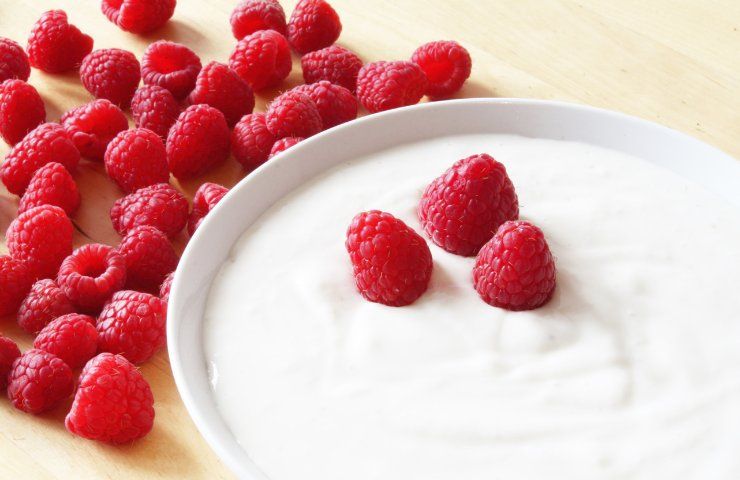 Yogurt e frutti di bosco all'interno