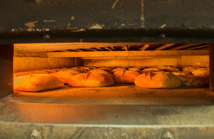 Pane in un forno